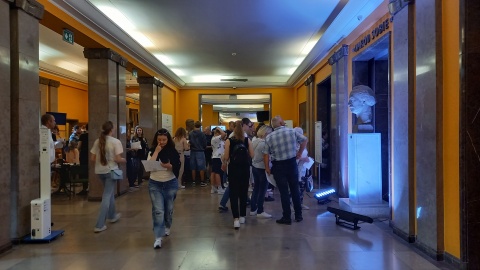 Jedną z atrakcji Europejskiej Nocy Muzeów jest przymierzalnia, która została udostępniona w Teatrze Polskim/fot: Tatiana Adonis