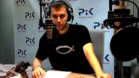 Bartłomiej Grzankowski przy pracy nad kolejnym ocinkiem radiowej adaptacji swojej powieści. Fot. Janusz Wiertel