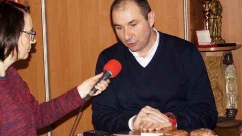 Elżbieta Rupniewska i Maciej Tubiszewski, prezes OSP w Kcyni. Fot. Henryk Żyłkowski
