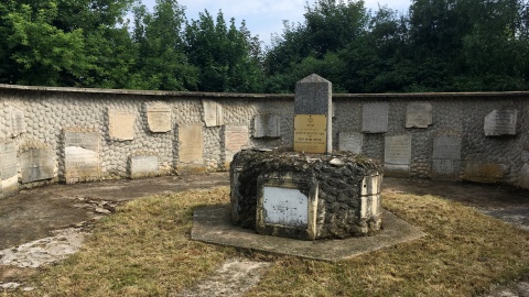 Lapidarium na cmentarzu. Fot. Krystian Makowski.
