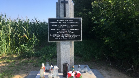 Pomnik upamiętniający pomordowanych w Górkach Dąbskich. Fot. Krystian Makowski.