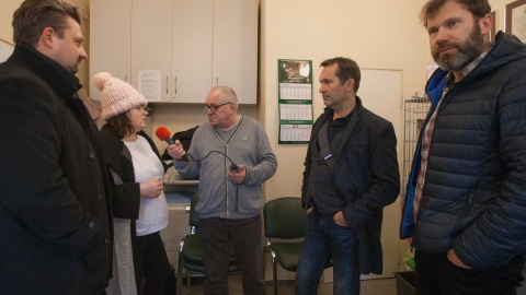 Wojciech Sobociński spotkał się z artystami z kabaretu "Hrabi". Fot. Beata Banach