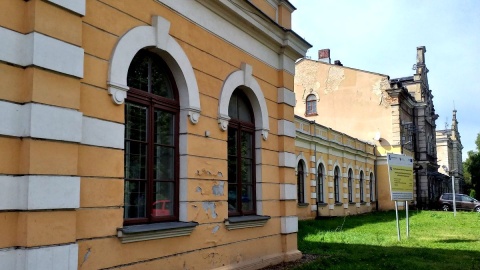 Rewitailzowany klika lat temu zabytkowy dworzec w Aleksandrowie Kujawskim wymaga gruntownej odnowy. Fot. Adriana Andrzejewska-Kuras