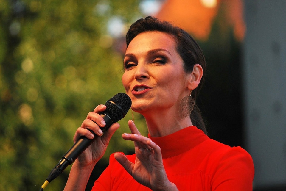 Olga Bończyk w trakcie koncertu w ramach "Rzeki Muzyki". Fot. Magda Jasińska