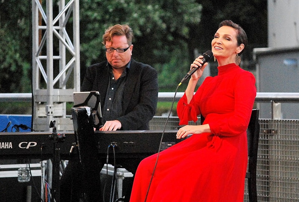 Olga Bończyk w trakcie koncertu w ramach "Rzeki Muzyki". Fot. Magda Jasińska