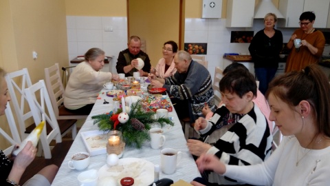 Lokatorzy mieszkań chronionych dla seniorów tworzą jedną wielką rodzinę i spedzają razem święta. Fot. Adriana Andrzejewska