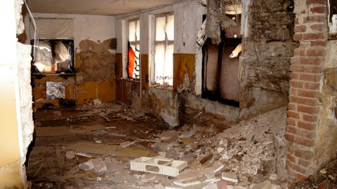 Zabytkowy pałac w Leszczach od lat stoi zrujnowany. Fot. Henryk Żyłkowski