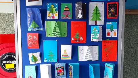 Dzieci ze szkoly podstawowej w Brzozówce narysowały kartki świąteczne dla Polaków na Kresach. Fot. Adriana Andrzejewska-Kuras