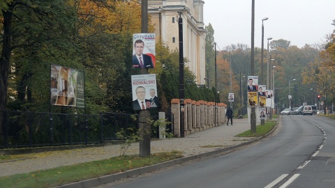 Plakaty wyborcze - można je znaleźć właściwie na wszystkich słupach, latarniach i innych miejscach w miastach regionu. Fot. Adriana Andrzejewska