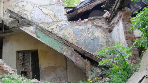 Czy to możliwe, żeby w ciągu zaledwie 25 lat doprowadzić do ruiny przepiękny dwór w Będzitowie? Fot. Henryk Żyłkowski