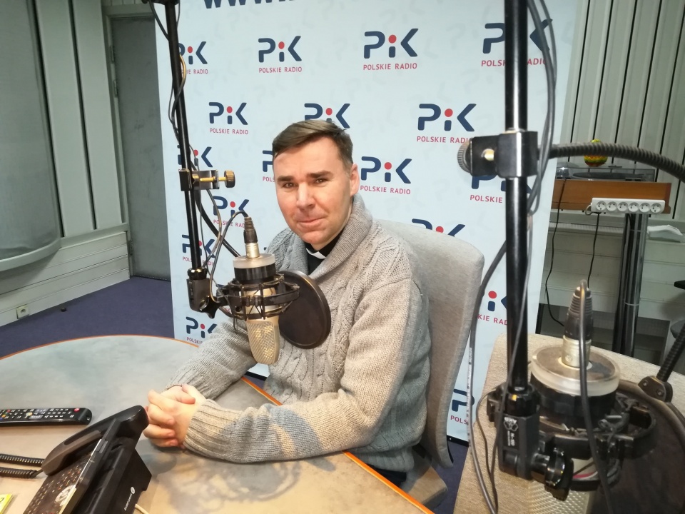 Ks. Paweł Hoppe w studiu PR PiK (fot. Ewa Dąbrowska).