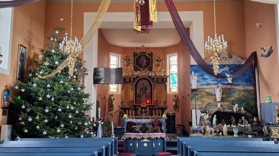Wnętrza kościoła p. w. św. Mikołaja Biskupa w Szaradowie skąd odbędzie się tegoroczna transmisja Pasterki. (Fot: Ewa Dąbrowska)