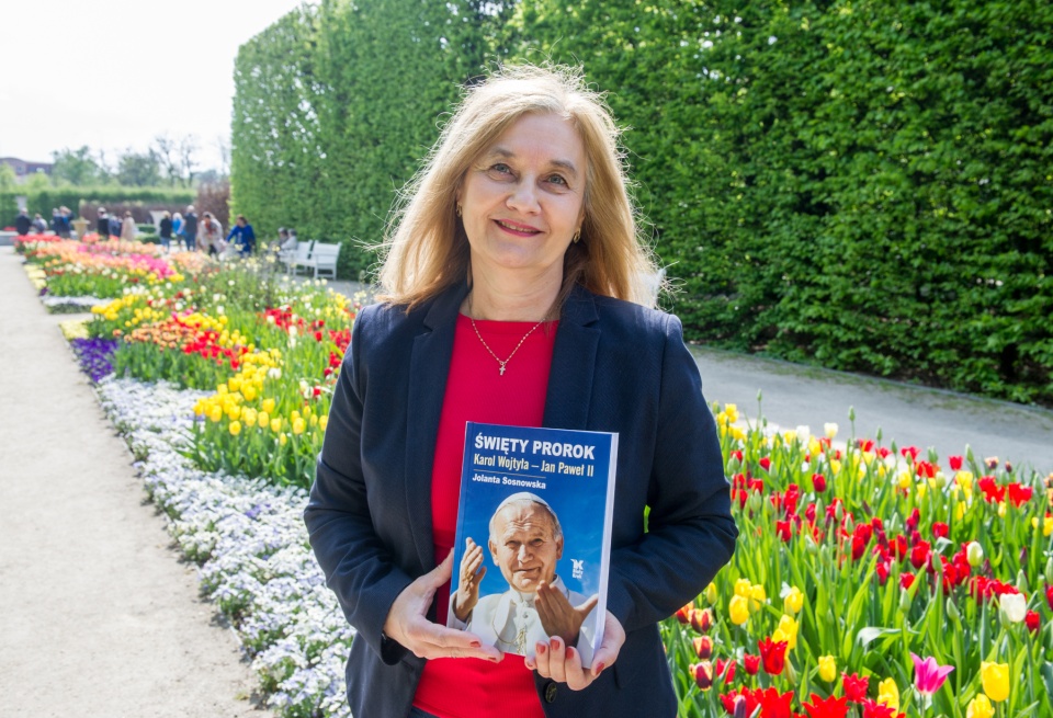 Jolanta Sosnowska podczas prezentacji książki w ogrodach Zamku Królewskiego w Warszawie w ramach Targów Wydawców Katolickich (Fot. Michał Klag)