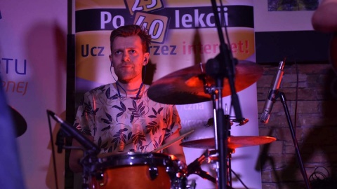 NicoZZ Band - Mateusz Brzostowski na scenie Hard Rock Pub Pamela - Toruń, 19.02.2018. Fot. Wojciech Zillmann