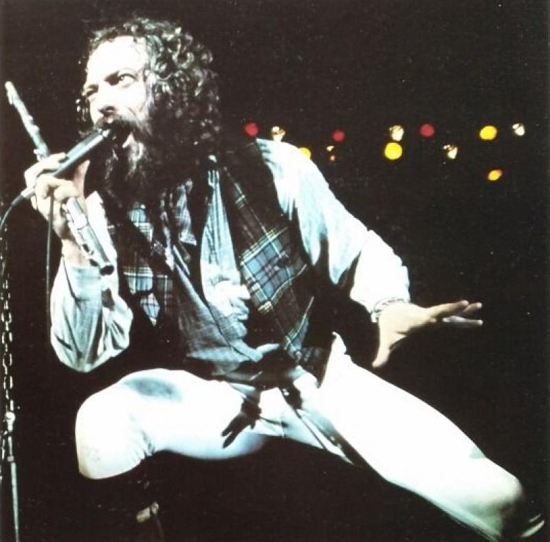 Ian Anderson z zestawu zdjęć ilustrujących album "Bursting Out"