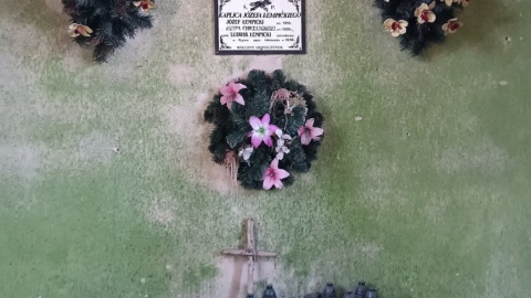 Kto zadba o groby na rzymsko-katolickim cmentarzu w Płonnem. Fot. Żaneta Walentyn
