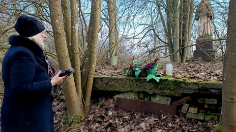 Kto zadba o groby na rzymsko-katolickim cmentarzu w Płonnem. Fot. Bartosz Walentyn