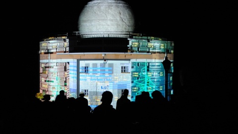 ASTROFESTIWAL 2017 - mapping show pt. "Światy nie z tej ziemi" wyświetlony na budynku miejscowej astrobazy. Fot. Piotr Majewski