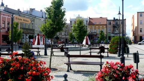 Co w gminie piszczy? Po rewitalizacji wąbrzeski rynek stał się jednym z ulubionych miejsc odwiedzanych przez mieszkańców. Fot. Lech Przybyliński