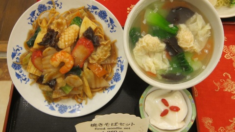 Japońskie restauracje kuszą wzorcowymi posiłkami perfekcyjnie wykonanymi z wosku. Fot. Malwina Rouba
