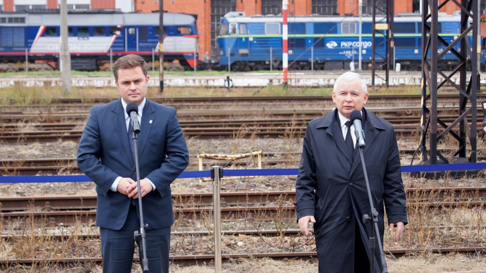 Były premier skrytykował obecny rząd za pociągi zakupione z Włoch, gdy w Polsce funkcjonuje producent nowoczesnych pojazdów szynowych - bydgoskie zakłady PESA. Fot. Henryk Żyłkowski