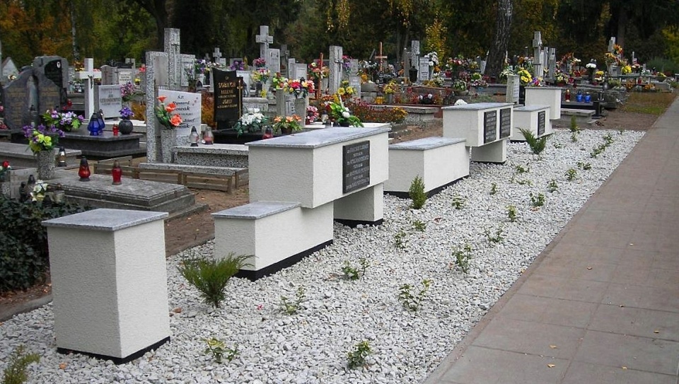 Na cmentarzu przy ul. Cmentarnej odnowiono mogiły żołnierzy poległych we wrześniu 1939 roku. Foto: grudziadz.pl