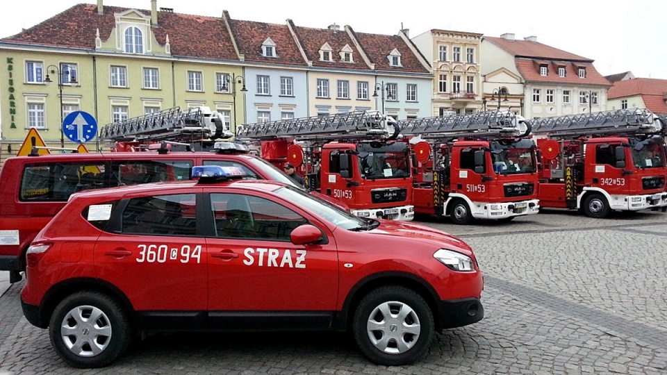 Na Starym Rynku w Bydgoszczy odbyło się w piątek uroczyste przekazanie strażakom zakupionego sprzętu. Fot. Ireneusz Sanger