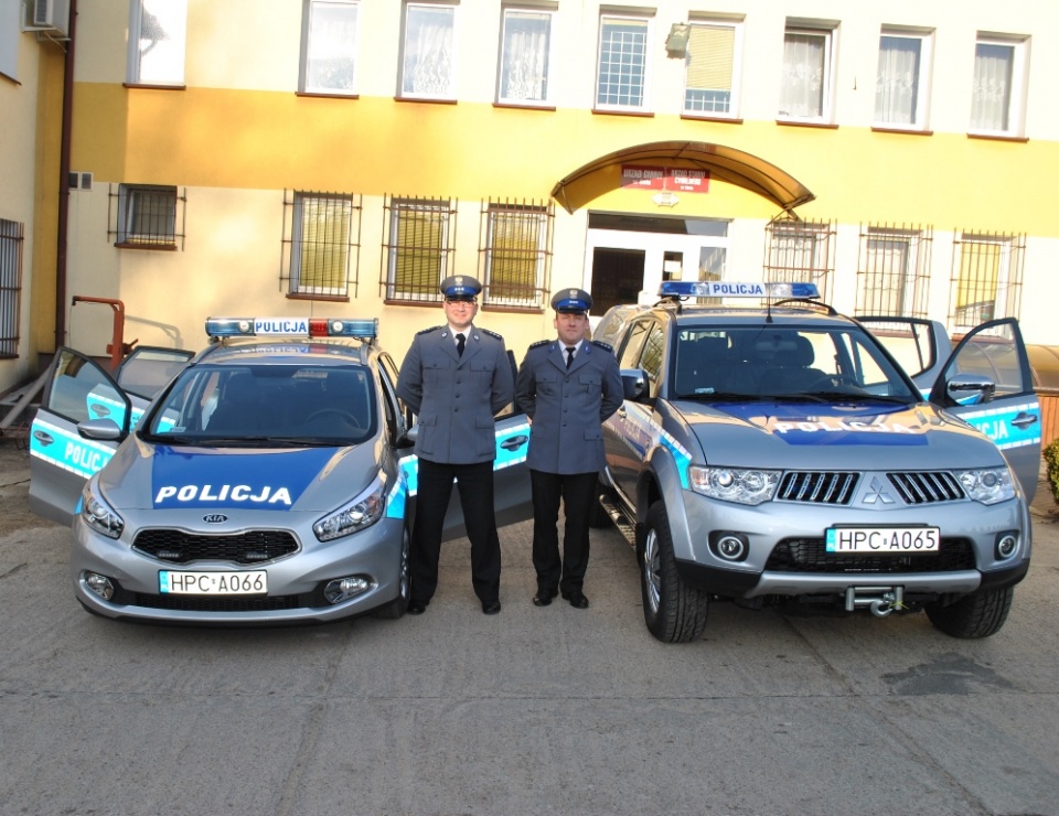 Policjanci z Komendy Powiatowej w Świeciu nad Wisłą otrzymali nowe samochody patrolowe. Foto: Policja
