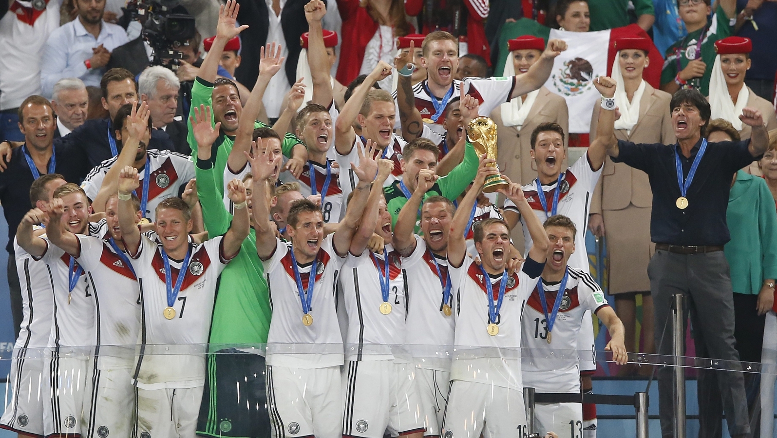 Niemcy mistrzami świata w piłce nożnej [zdjęcia] - Polskie Radio PiK - Historia Mistrzostwa świata W Piłce Nożnej