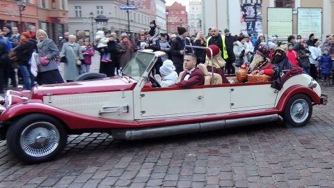 Trzej Królowie w Toruniu przyjechali samochodami. Fot. Adriana Andrzejewska