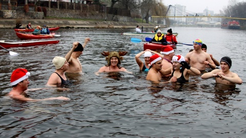 Bydgoscy wioślarze trenowali w Nowy Rok na wodzie