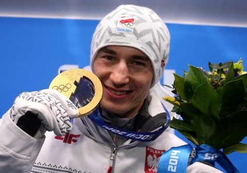 Irena Szewińska wręczyła Kamilowi Stochowi złoty medal olimpijski