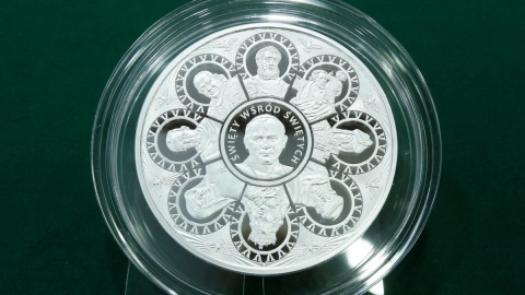 Mennica Polska wybiła największą monetę z wizerunkiem Jana Pawła II