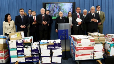 PiS: ponad 2 mln podpisów ws. referendum o Lasach Państwowych