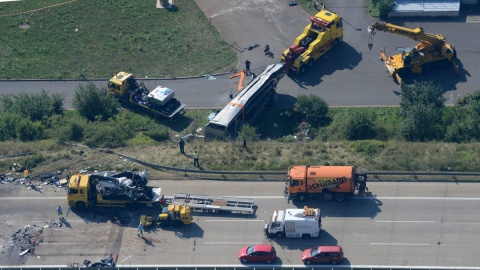Wypadek na autostradzie A4 z udziałem polskiego autokaru [wideo]