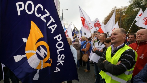 Około 1,5 tysiąca pracowników Poczty Polskiej manifestowało przed MAC