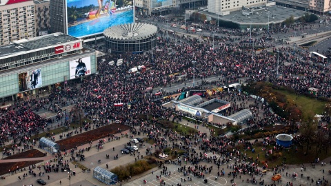 Z ronda Dmowskiego w Warszawie ruszył Marsz Niepodległości