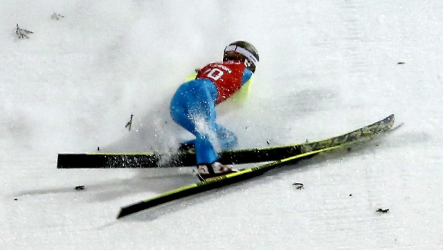 Skoki narciarskie w Soczi - upadek Stocha na treningu