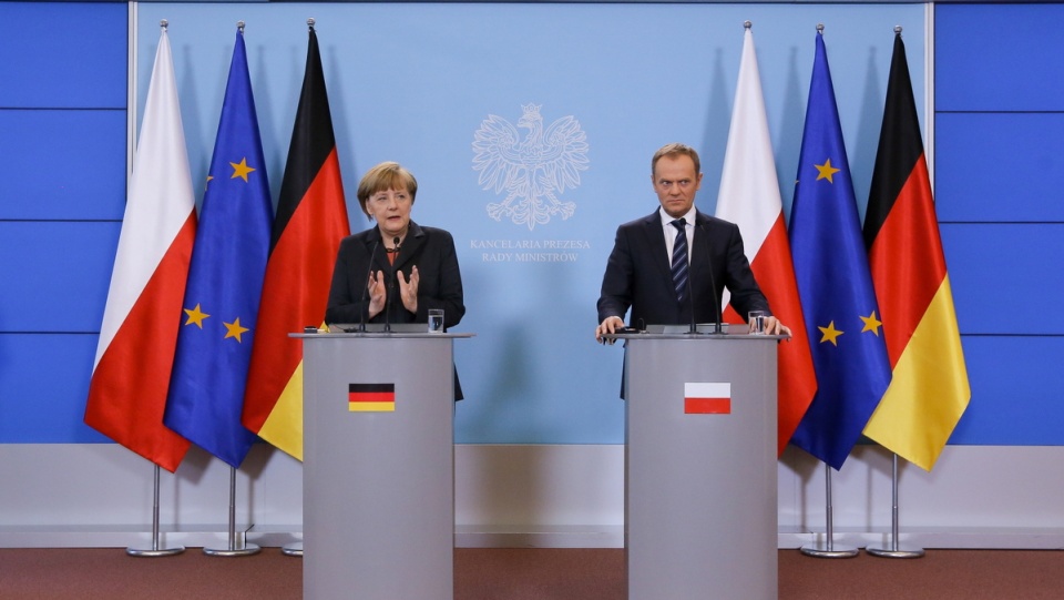 Premier Donald Tusk (P) oraz kanclerz Republiki Federalnej Niemiec Angela Merkel (L) podczas konferencji prasowej po spotkaniu "w cztery oczy" w KPRM. Fot. PAP/Paweł Supernak