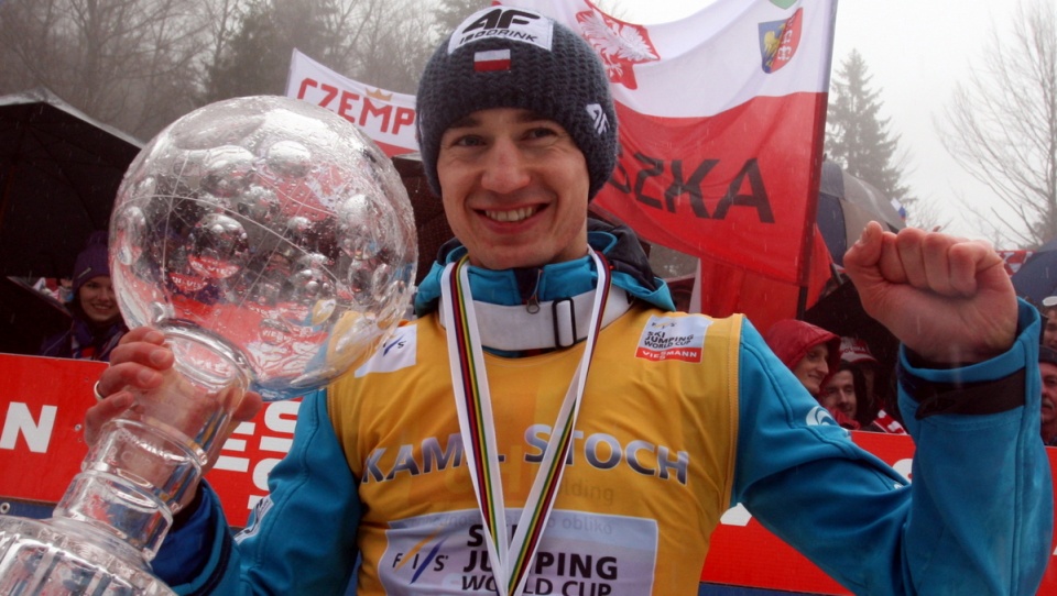 Kamil Stoch z Kryształową Kulą za zwycięstwo w klasyfikacji generalnej Pucharu Świata. Fot. PAP/Grzegorz Momot