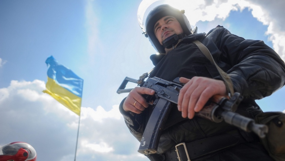 Ukraiński policjant na posterunku w miejscowości Barwinkowe w obwodzie charkowskim. Fot. PAP/EPA