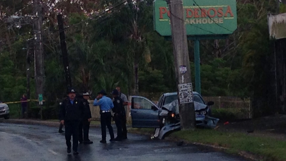 Rozbity samochód, w którym zginął Jose "Cheo" Feliciano. Fot. PAP/EPA