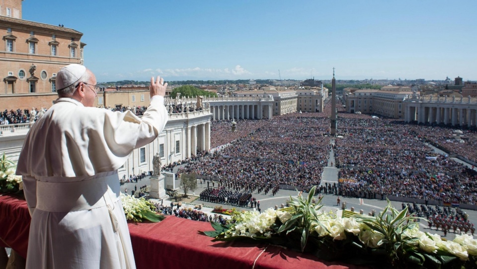 Papież Franciszek udzielił błogosławieństwa Urbi et Orbi, miastu i światu. Fot. PAP/EPA