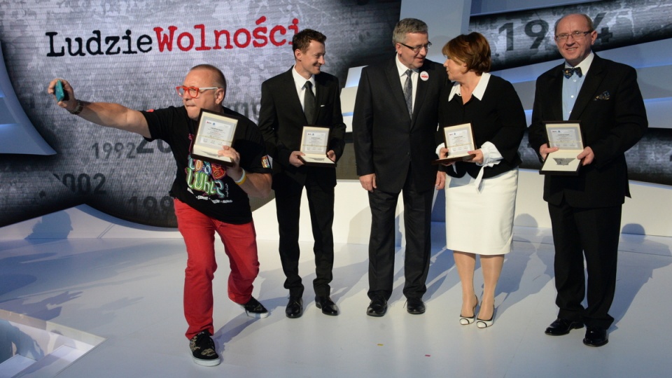 Prezydent RP oraz (od lewej) laureaci: Jerzy Owsiak, Adam Małysz, Solange Olszewska i prof. Henryk Skarżyński. Fot. PAP/Jacek Turczyk
