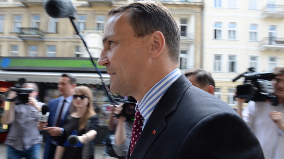 Minister spraw zagranicznych Radosław Sikorski przed wejściem na posiedzenie zarządu PO. Fot. PAP/Jacek Turczyk