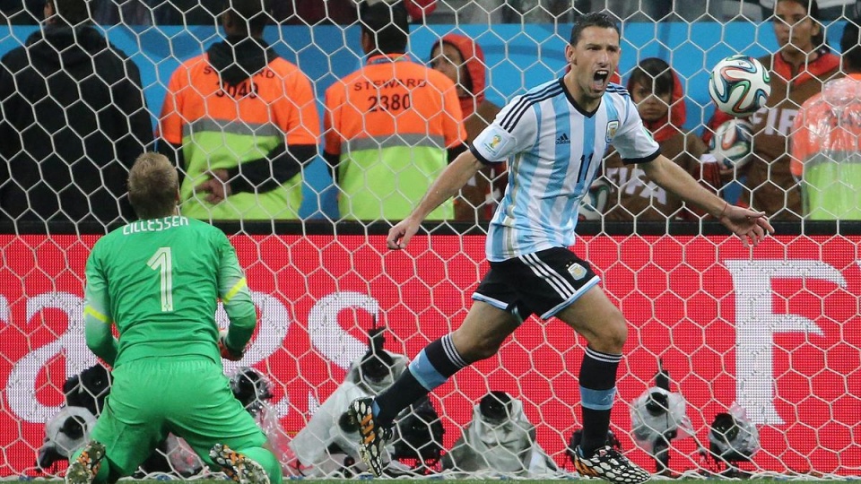 Zwycięstwo nad Holandią w rzutach karnych, to dla Argentyny udział w finale Mistrzostw Świata w Brazylii. Fot. PAP/EPA/DIEGO AZUBEL