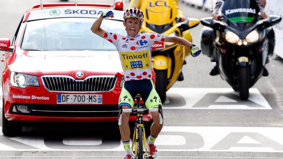 Po samotnym ataku na finałowym podjeździe, Rafał Majka wygrał 17. etap Tour de France. Fot. PAP/EPA/BAS CZERWINSKI