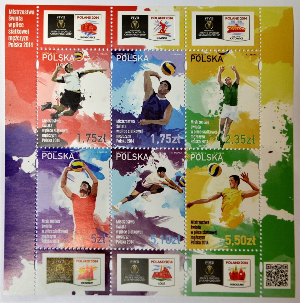 Arkusz sprzedażny zawiera sześć znaczków. Fot. PAP/Marcin Obara