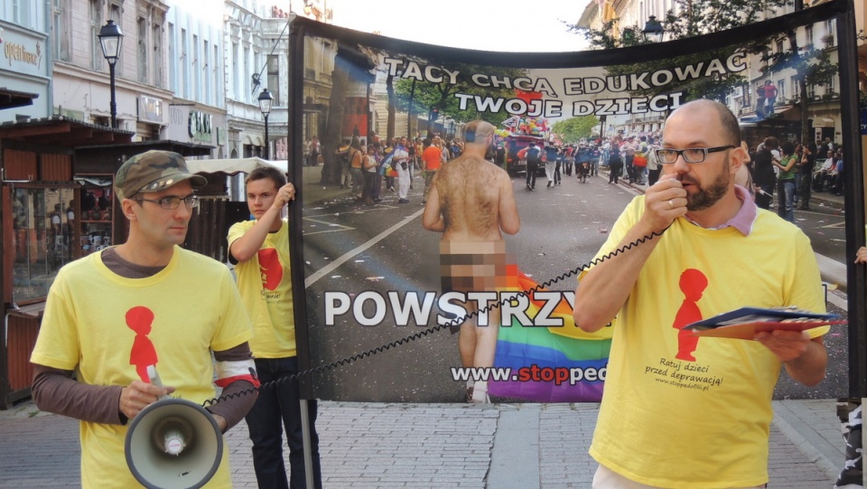 Manifestacja odbyła się pod oknami biura Macieja Wydrzyńskiego, posła Twojego Ruchu. Fot. Michał Zaręba