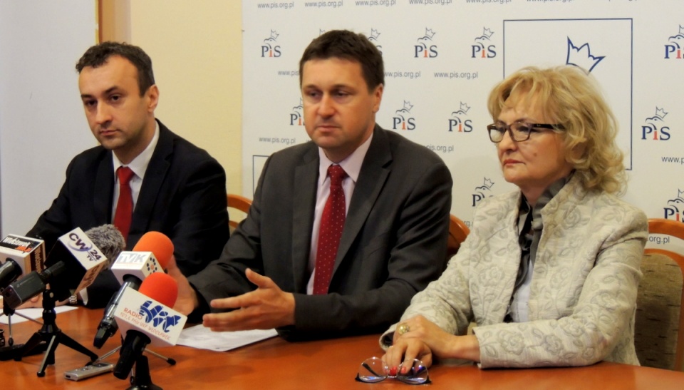 Skład koalicji ujawnił na konferencji prasowej lider PiS w mieście, Jarosław Chmielewski. Fot. Marek Ledwosiński